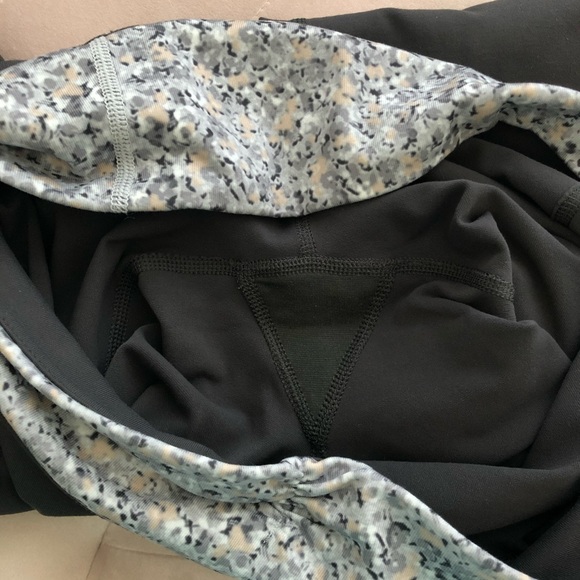 Lululemon gather and crow gray pants crop - Picture 5 of 9